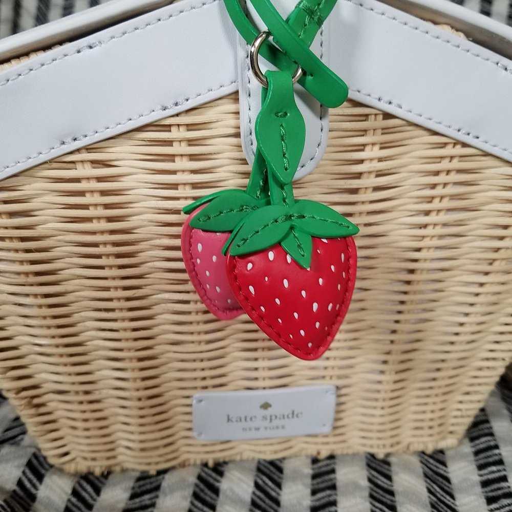 MAKE AN OFFER  Kate Spade Wicker Picnic Basket Strawberry White - Picture 12 of 13